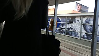 Підібрана ципочка Афіна Феріс коротке порно відео підставляє голову і отримує удар в пизду