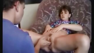 Дика щаслива брюнетка на ім'я Кіра Кінг отримує задоволення від ануса з іграшками порно відео онлайн безплатно