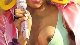 Приголомшливо Гарячий порно відео онлайн без реєстрації доктор жорстко смикає пальцями її кицьку і виїдає її